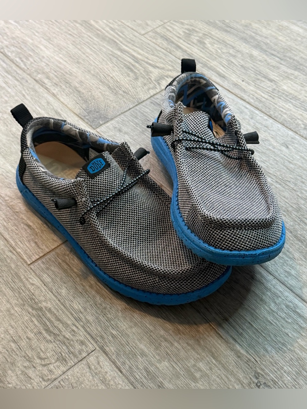 Hey Dude Wally Sapphire Shoes Men’s 8 Grey Ocean Blue Mesh Slip On Loafers 41244